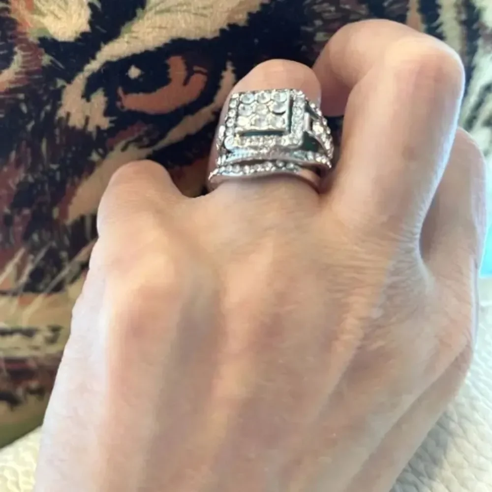 Ladies Stunning unisex diamond wedding ring set sz 8